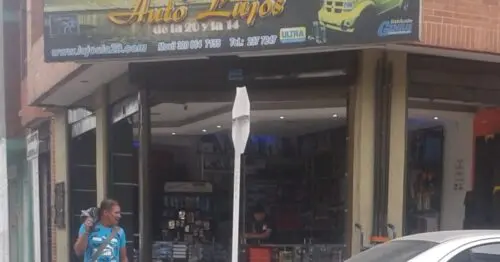 AUTO LUJOS DE LA 20 Y LA 14 AUTO LUJOS DE LA 20 Y LA 14